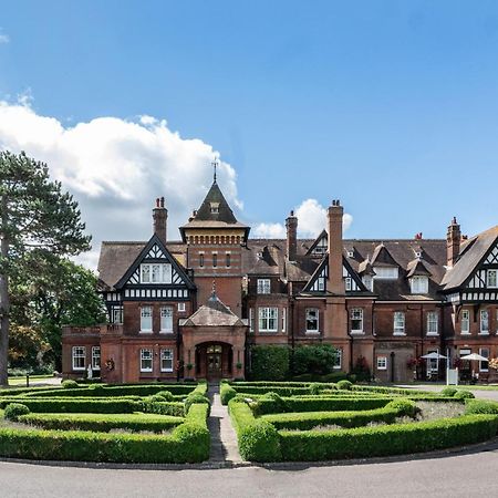 Woodlands Park Hotel Cobham  Zewnętrze zdjęcie