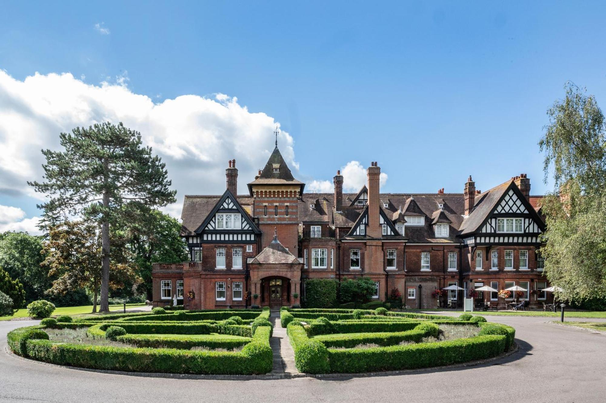 Woodlands Park Hotel Cobham  Zewnętrze zdjęcie