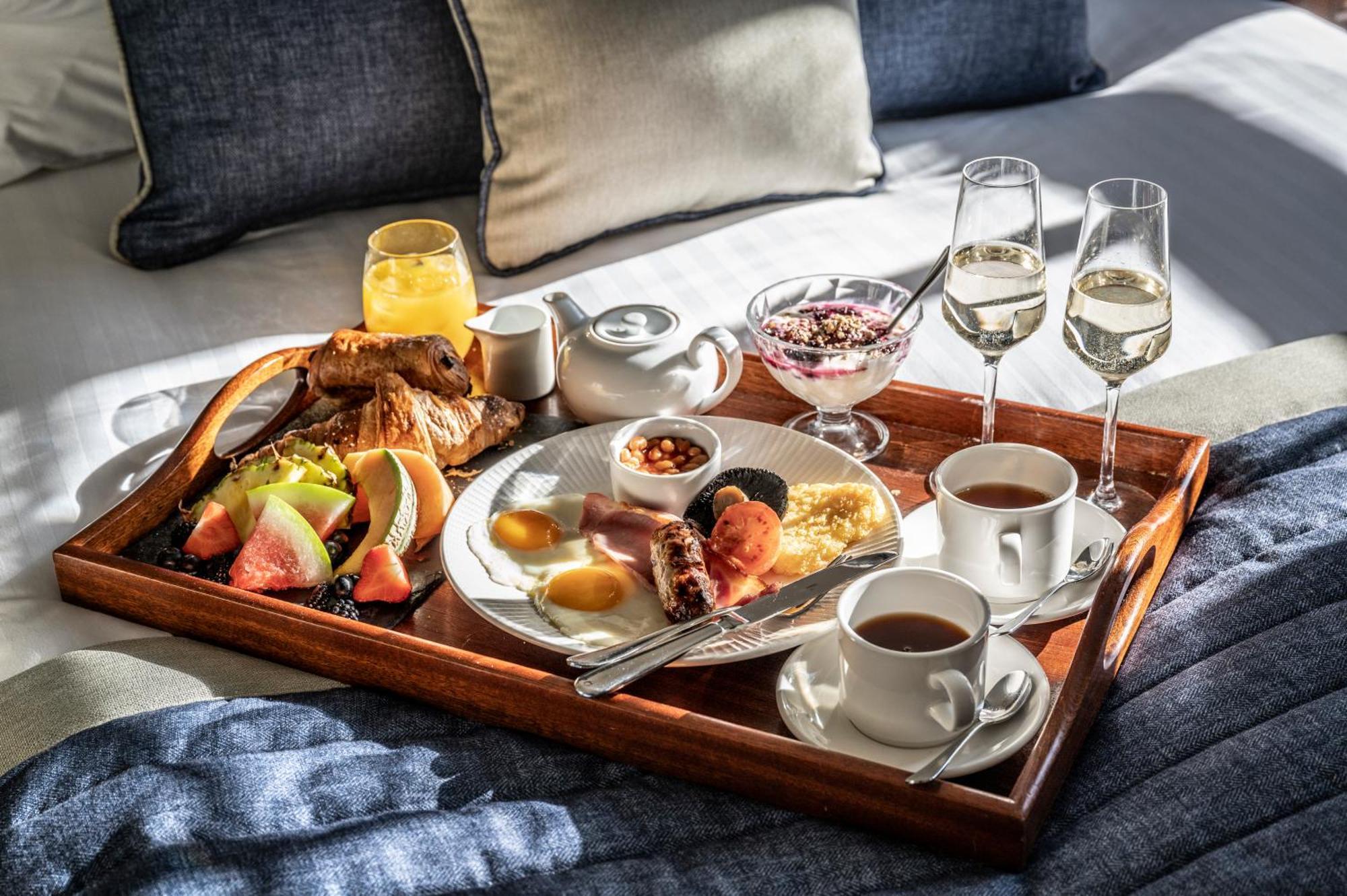 Woodlands Park Hotel Cobham  Zewnętrze zdjęcie